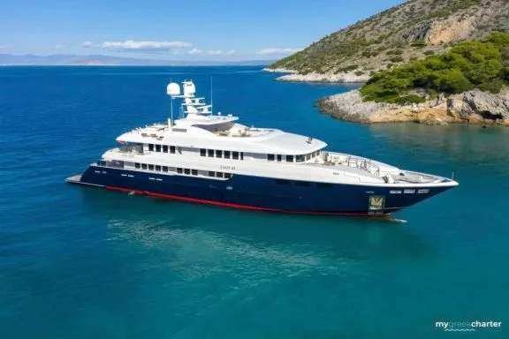 10 Best 6-Cabin Motor Yachts in Greece for Families, Friends & Flexibility
