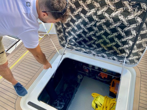 Power Catamaran Alena, generator check