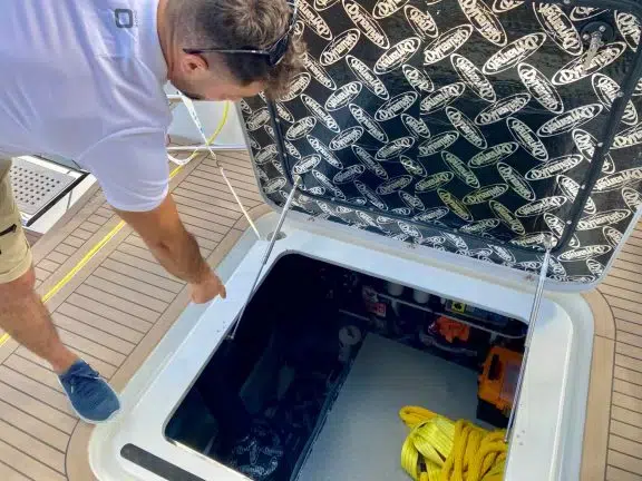 Power Catamaran Alena, generator check