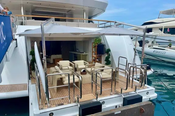 ARTISAN-beach-club-balcony-superyacht-greece