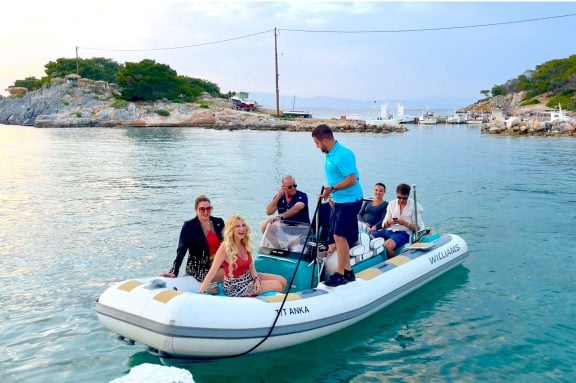Guests from motor yacht ANKA arrive at the beach bar in the tender