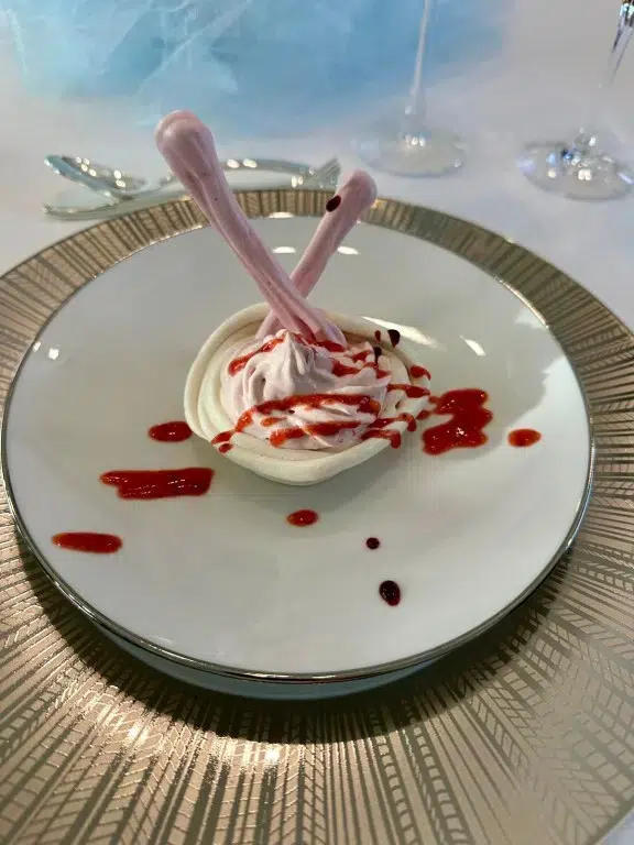 M/Y HAKUNA MATATA serves Pavlova with fresh strawberry cream.