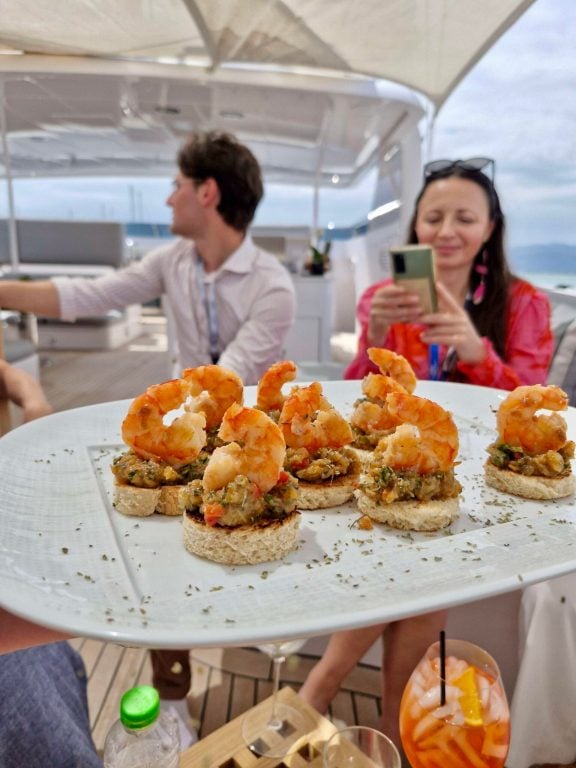 M/Y MILOS AT SEA serves Prawns on Taramasalata Juicy grilled prawns served on crisp bread rounds with a savory layer of taramasalata—classic flavors with a gourmet twist.
