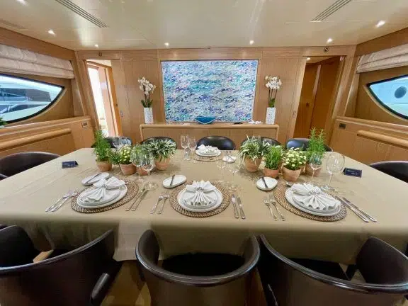 MY RINI V, Main Saloon Dining