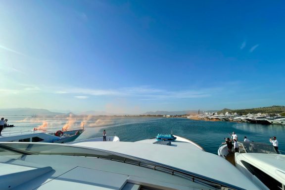 The end of the MEDYS yacht show 2025 with yacht horns and flares