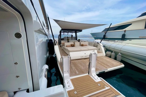 Superyacht ARTISAN Chase Boat