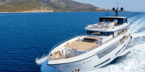 ADAMARIS For Charter 42M Ürkmezler Yachts (2)