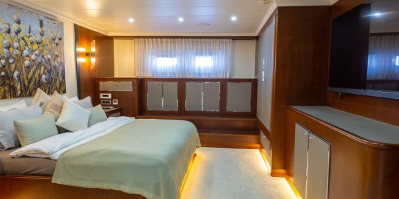 ADAMARIS For Charter 42M Ürkmezler Yachts (20)