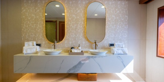 ADAMARIS For Charter 42M Ürkmezler Yachts (23)