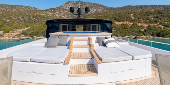 ADAMARIS For Charter 42M Ürkmezler Yachts (4)