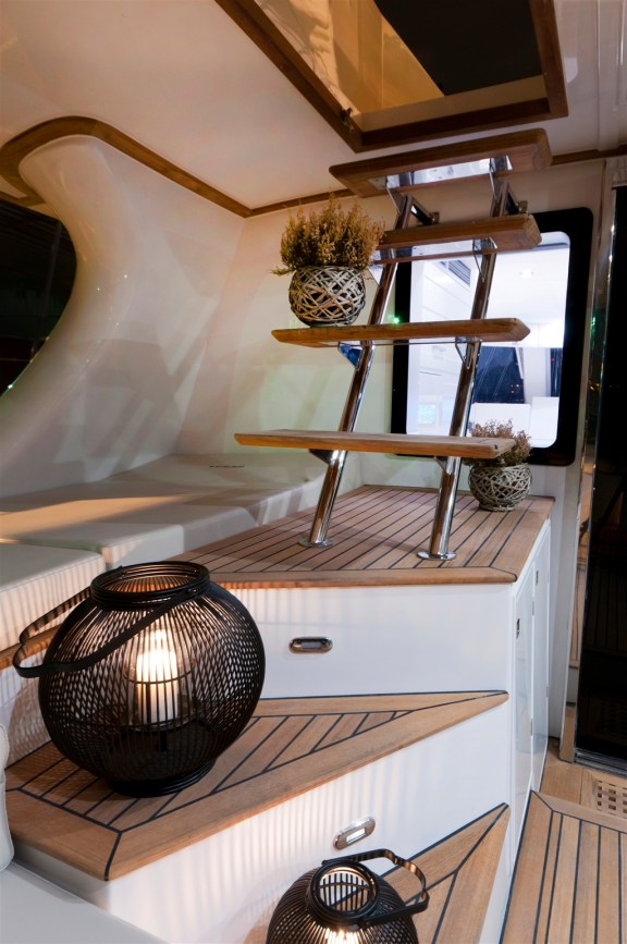 Catamaran DREAMLINER - Aft deck Stairs