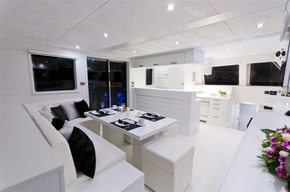 Catamaran DREAMLINER - Dining