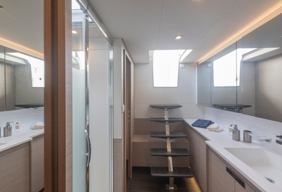 ALLURE 59 Master Bathroom