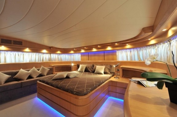 The 35m Yacht PARIS A