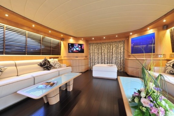 The 35m Yacht PARIS A
