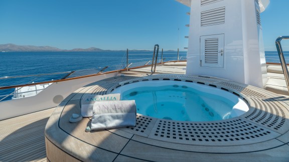 Image of ANCALLIA yacht #16