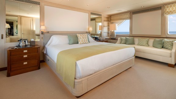 Image of ANCALLIA yacht #31