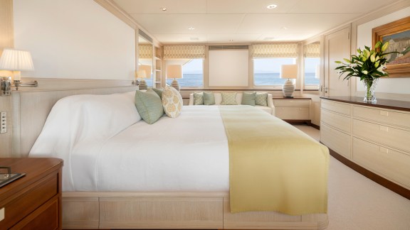 Image of ANCALLIA yacht #32