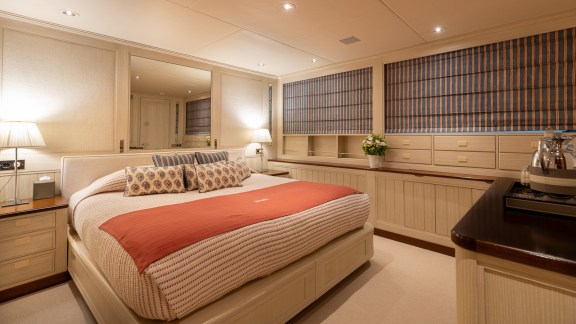 Image of ANCALLIA yacht #37