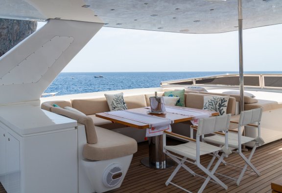 DON MICHELE Upper Deck Dining