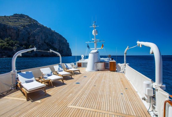 HEAVENLY DAZE Sun Deck