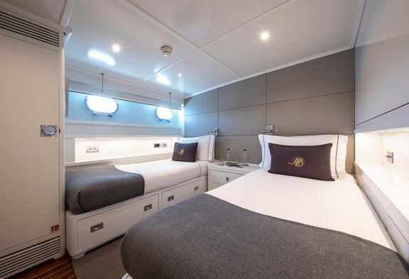 HEAVENLY DAZE Twin Cabin