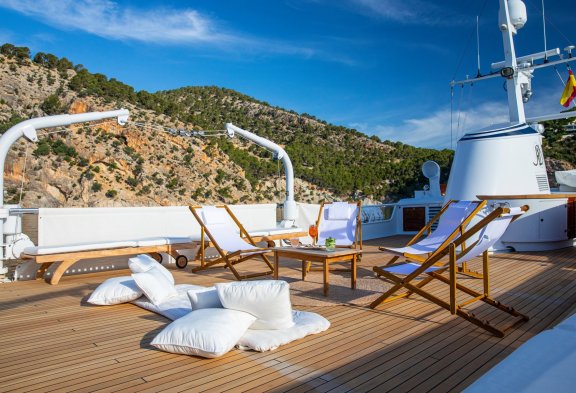 HEAVENLY DAZE Sun Deck