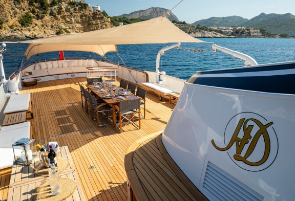 HEAVENLY DAZE Sun Deck