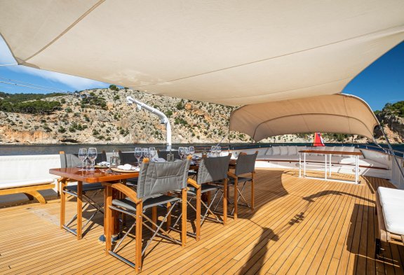 HEAVENLY DAZE Sun Deck