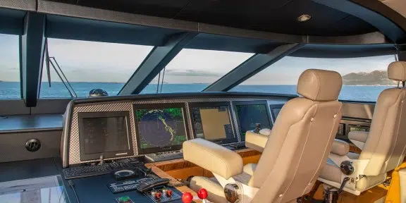 HOKULANI Luxury Charter Yacht Palmer Johnson PJ150 Wheelhouse