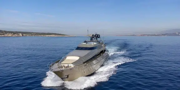 HOKULANI Luxury Charter Yacht Palmer Johnson PJ150 Cruissing