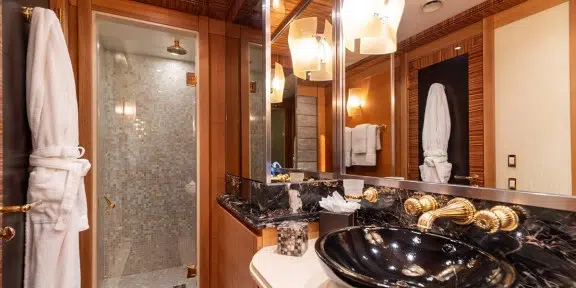 HOKULANI Luxury Charter Yacht Palmer Johnson PJ150 Master Ensuite