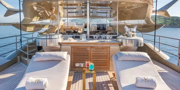 HOKULANI Luxury Charter Yacht Palmer Johnson PJ150 Sundeck