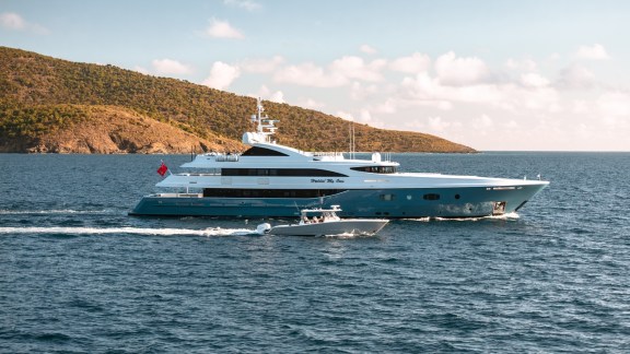 Image of HOLDIN’ MY OWN yacht #3