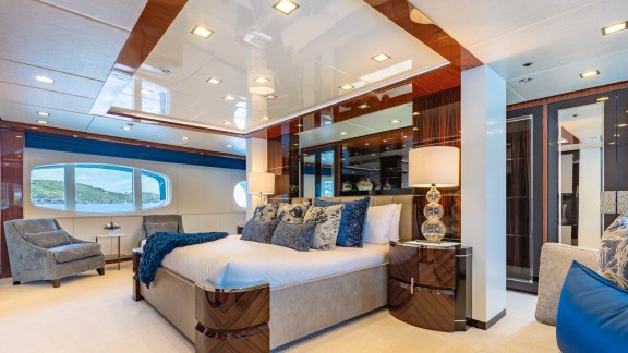 Image of HOLDIN’ MY OWN yacht #27