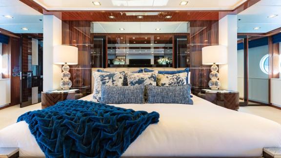 Image of HOLDIN’ MY OWN yacht #28