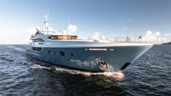 Image of HOLDIN’ MY OWN yacht #4