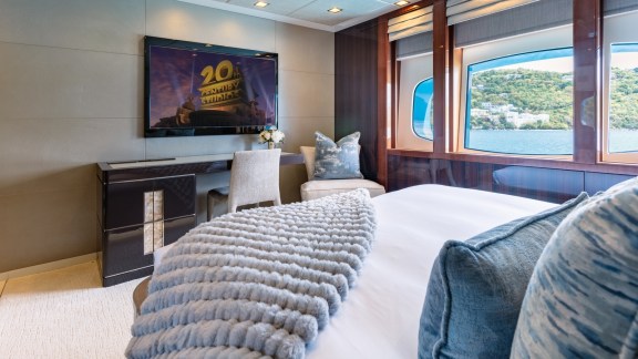 Image of HOLDIN’ MY OWN yacht #32