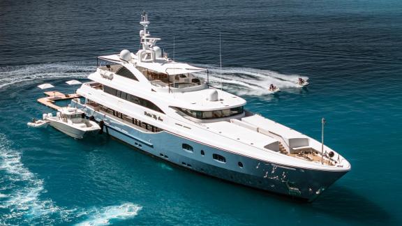 Image of HOLDIN’ MY OWN yacht #5