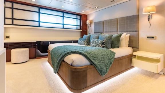 Image of HOLDIN’ MY OWN yacht #37