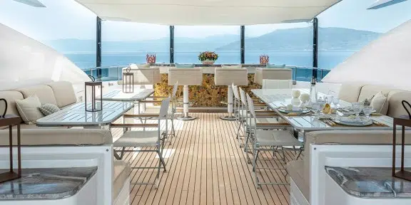 IDEFIX II Luxury Charter Yacht Hessen 4700 Series Sundeck