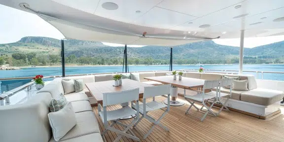 IDEFIX II Luxury Charter Yacht Hessen 4700 Series Sundeck DIning
