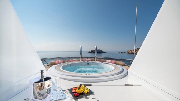 Image of IRAVATI yacht #11