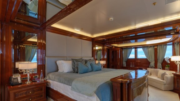 Image of JOIA THE CROWN JEWEL yacht #23