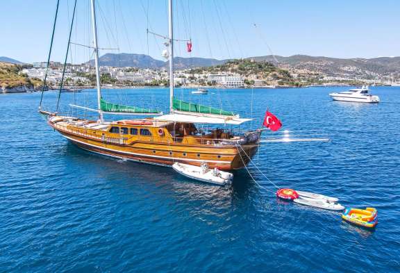 Image of LADY CHRISTA yacht #10