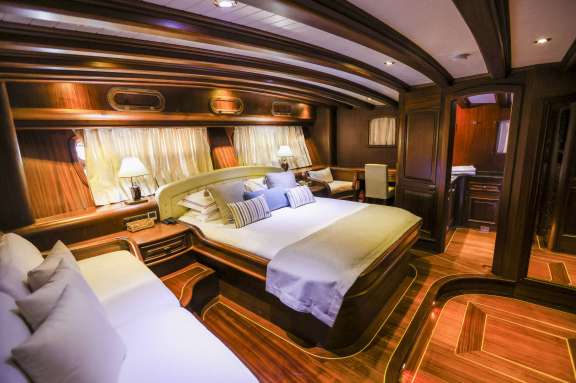 Image of LADY CHRISTA yacht #6