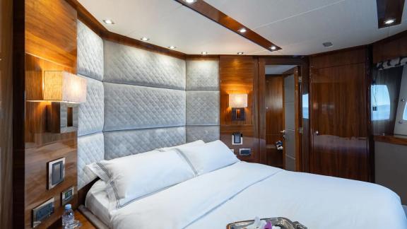 Image of LADY VOLANTIS yacht #24