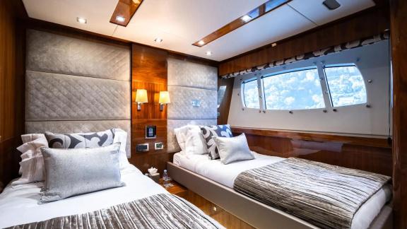 Image of LADY VOLANTIS yacht #26