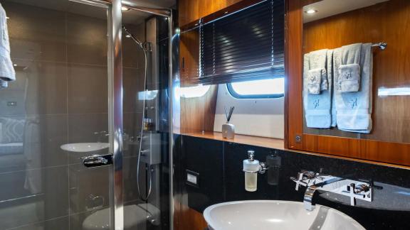 Image of LADY VOLANTIS yacht #28