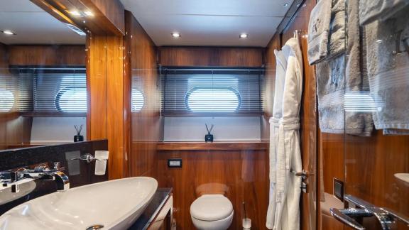 Image of LADY VOLANTIS yacht #30